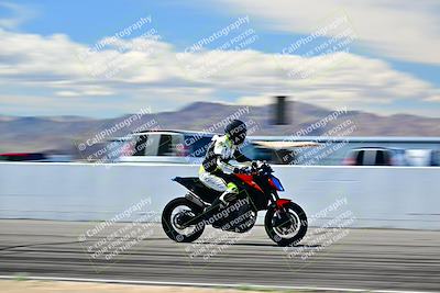 media/Mar-25-2024-Moto Forza (Mon) [[8d4319bd68]]/4-Novice Group/Session 4 Front Straight Speed Pans/